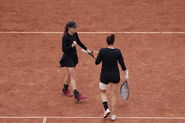 BASTAD, SVERIGE 20250712 Jesika Maleckova och Miriam Skoch, Tjeckien, under lördagens final i damernas dubbel under tennisturneringen Nordea Open i Bastad. BASTAD SVERIGE x9200x