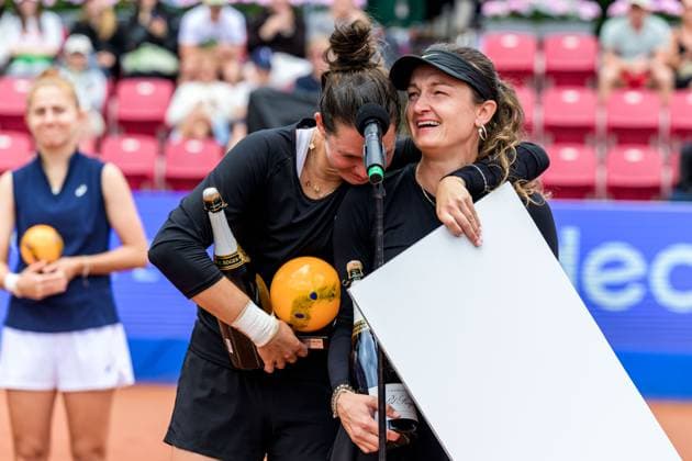 250712 Jesika Maleckova of Czech Republic celebrates after the double final of Nordea Open on July 12, 2025 in Bastad. Photo: Mathilda Schuler BILDBYRAN kod MA MA0844 tennis WTA, Tennis Damen 125 nordea open dubbelfinal dam bbeng jubel Copyright: MATHILDAxSCHULER BB250712MA030