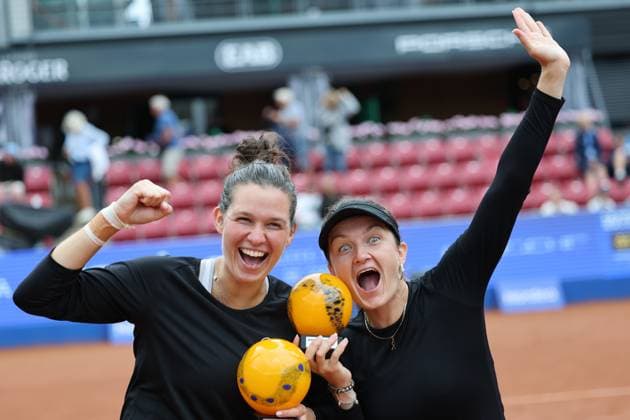 BASTAD, SVERIGE 20250712 Miriam Skoch och Jesika Maleckova Tjeckien, jublar efter segern i lördagens final i damernas dubbel under tennisturneringen Nordea Open i Bastad. BASTAD SVERIGE x9200x