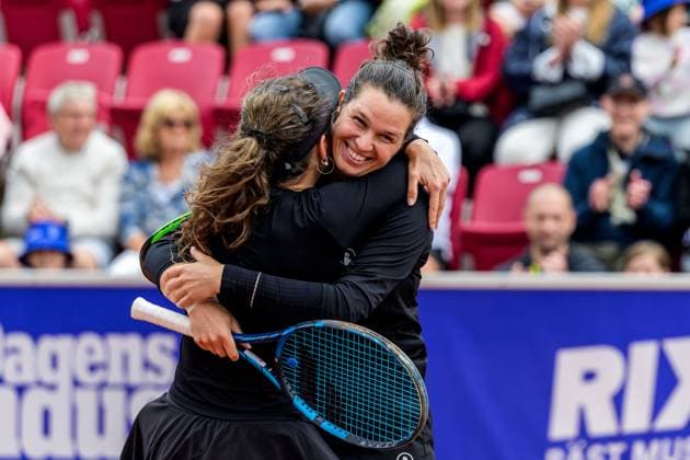 250712 Jesika Maleckova of Czech Republic and Miriam Skoch of Czech Republic celebrates after the double final of Nordea Open on July 12, 2025 in Bastad. Photo: Mathilda Schuler BILDBYRAN kod MA MA0844 tennis WTA, Tennis Damen 125 nordea open dubbelfinal dam bbeng jubel Copyright: MATHILDAxSCHULER BB250712MA032