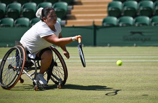 (250712) -- LONDON, July 12, 2025 -- Wang Ziying hits a return during the women s wheelchair singles final between Wang Ziying of China and Kamiji Yui of Japan at the Wimbledon Tennis Championships in London, Britain, July 12, 2025. ) (SP)BRITAIN-LONDON-WHEELCHAIR TENNIS-WIMBLEDON-WOMEN S SINGLES-FINAL LixYing 