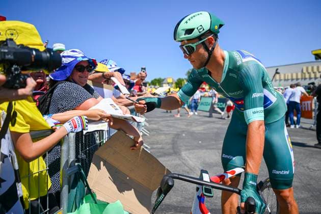 Tour de France 2025 Stage 8 LAVAL ESPACE MAYENNE, FRANCE - JULY 12 : Milan Jonathan (BEL) of Lidl - Trek with fans before the start of the race during stage 8 of the 112th edition of Tour de France an UCI World Tour 2.UWT cycling road race stage for Men Elite of 174 km with start in Saint-Meen-le-Grand and finish in Laval Espace Mayenne on July 12, 2025 in Laval Espace Mayenne, France, 12 07 2025 ( Motordriver Kenny Verfaillie - Laval Espace Mayenne France  Copyright: xVincentxKalutx