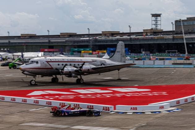2025 FORMULA E BERLIN ePRIX 11 DI GRASSI Lucas (bra), Lola Yamaha ABT Formula E Team, Lola-Yamaha T001, action during the Berlin ePrix, 13th and 15th round of the 2024-25 ABB FIA Formula E World Championship, WM, Weltmeisterschaft on the Tempelhof Airport Street Circuit from July 11 to 13, 2025 in Berlin, Germany -  Copyright: xCLEMENTxLUCKx