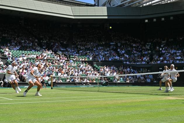 Wimbledon Tennis Championships - Day 13 LONDON, UNITED KINGDOM - JULY 12: Rinky Hijikata of Australia and David Pel of the Netherlands in action against Julian Cash and Lloyd Glasspool of United Kingdom during Championships Wimbledon 2025 Men’s Doubles final tennis match at All England Lawn Tennis and Croquet Club in London, United Kingdom on July 12, 2025. Ray Tang Anadolu London United Kingdom. Editorial use only. Please get in touch for any other usage.  Copyright: x2025xAnadoluxRayxTangx
