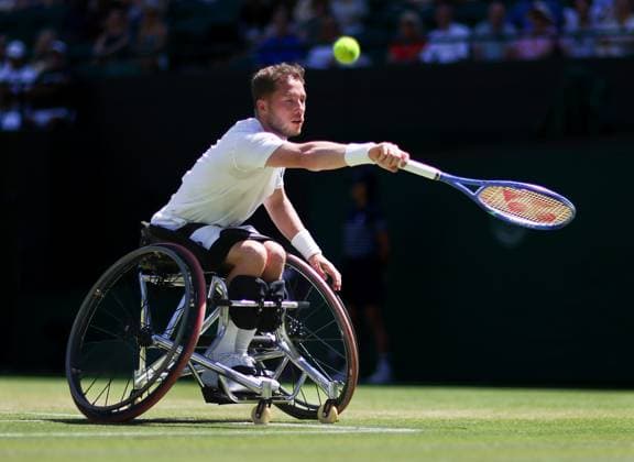 Wimbledon Championships 2025 AELTC, Day Thirteen, London, UK - 12 07 2025 Alfie Hewett (GBR) partnered with Gordon Reid (GBR) in action during the Mens Wheelchair DoublesFinal against Martin De La Puente (ESP) and Ruben Spaargaren (NED) in the 2025 Wimbledon Championships London Wimbledon London GBR, UK NEWSPAPERS OUT Copyright: xMarkxGreenwoodx
