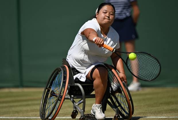 (250712) -- LONDON, July 12, 2025 -- Wang Ziying hits a return during the women s wheelchair singles final between Wang Ziying of China and Kamiji Yui of Japan at the Wimbledon Tennis Championships in London, Britain, July 12, 2025. Li Ying) (SP)BRITAIN-LONDON-WHEELCHAIR TENNIS-WIMBLEDON-WOMEN S SINGLES-FINAL HanxYan 