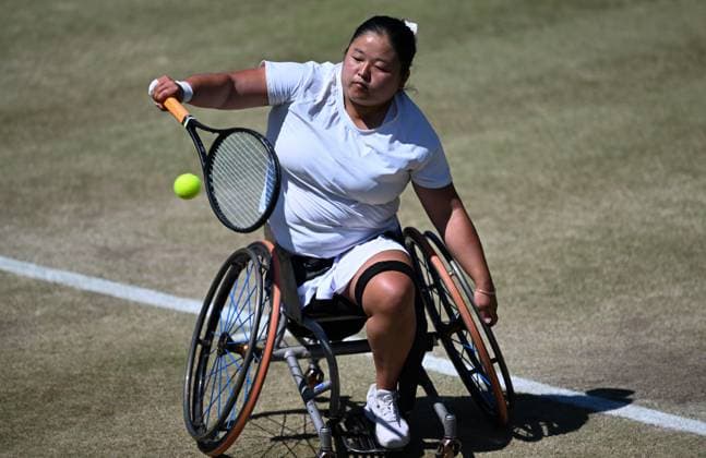 (250712) -- LONDON, July 12, 2025 -- Wang Ziying hits a return during the women s wheelchair singles final between Wang Ziying of China and Kamiji Yui of Japan at the Wimbledon Tennis Championships in London, Britain, July 12, 2025. Li Ying) (SP)BRITAIN-LONDON-WHEELCHAIR TENNIS-WIMBLEDON-WOMEN S SINGLES-FINAL HanxYan 