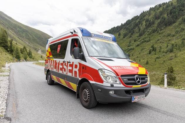 CYCLING - Tour of Austria 2025 KUEHTAI,AUSTRIA,12.JUL.25 - CYCLING - Tour of Austria, stage 3, Innsbruck - Kuehtai. Image shows the Ambulance.  GEPAxpictures xMichaelxKristen