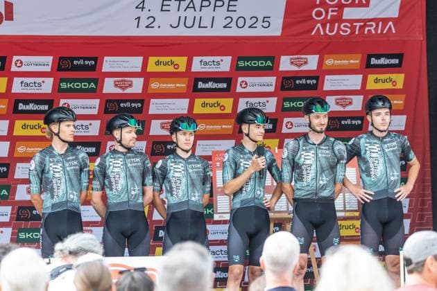 12.07.2025, Kühtai, AUT, Tour of Austria 2025, Etappe 4 von Innsbruck nach Kühtai (117,1 km), im Bild TEAM UNITED SHIPPING mit Mate Endredi (HUN), Balint Feldhoffer (HUN), Zsombor Palumby (HUN), Michal Schuran (CZE), Erik Fetter (HUN), Szabolcs Csaki (HUN) TEAM UNITED SHIPPING mit Mate Endredi (HUN), Balint Feldhoffer (HUN), Zsombor Palumby (HUN), Michal Schuran (CZE), Erik Fetter (HUN), Szabolcs Csaki (HUN) before the start of the stage 4 from Innsbruck to Kühtai (117,1 km) of the Tour of Austria. Kühtai, Austria on 2025 07 12. Expa Kühtai