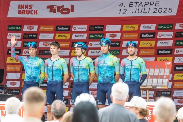 12.07.2025, Kühtai, AUT, Tour of Austria 2025, Etappe 4 von Innsbruck nach Kühtai (117,1 km), im Bild XDS ASTANA TEAM mit Anthon Charmig (DEN), Haoyu Su (CHN), Ide Schelling (NED), Ivan Smirnov (RUS), Darren Van Bekkum (NED), Nicolya Vinokurov (KAZ), Daniil Marukhin (KAZ) XDS ASTANA TEAM mit Anthon Charmig (DEN), Haoyu Su (CHN), Ide Schelling (NED), Ivan Smirnov (RUS), Darren Van Bekkum (NED), Nicolya Vinokurov (KAZ), Daniil Marukhin (KAZ) before the start of the stage 4 from Innsbruck to Kühtai (117,1 km) of the Tour of Austria. Kühtai, Austria on 2025 07 12. Expa Kühtai