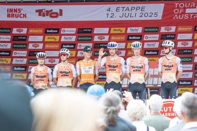 12.07.2025, Kühtai, AUT, Tour of Austria 2025, Etappe 4 von Innsbruck nach Kühtai (117,1 km), im Bild TIROL KTM CYCLING TEAM mit Mattie Dodd (GBR), Nicolas Ginter (SUI), Samuel Novak (SVK), David Paumann (AUT), Jakob Purtscheller (AUT), Marco Schrettl (AUT), Tim Wafler (AUT) TIROL KTM CYCLING TEAM mit Mattie Dodd (GBR), Nicolas Ginter (SUI), Samuel Novak (SVK), David Paumann (AUT), Jakob Purtscheller (AUT), Marco Schrettl (AUT), Tim Wafler (AUT) before the start of the stage 4 from Innsbruck to Kühtai (117,1 km) of the Tour of Austria. Kühtai, Austria on 2025 07 12. Expa Kühtai