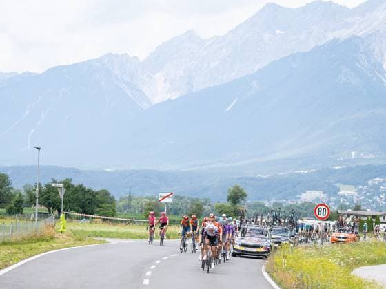12.07.2025, Kühtai, AUT, Tour of Austria 2025, Etappe 4 von Innsbruck nach Kühtai (117,1 km), im Bild Peleton, Julius Johansen (DEN, UAE TEAM EMIRATES XRG) bei Pettnau Peleton, Julius Johansen (DEN, UAE TEAM EMIRATES XRG) bei Pettnau during the stage 4 from Innsbruck to Kühtai (117,1 km) of the Tour of Austria. Kühtai, Austria on 2025 07 12. Expa Kühtai
