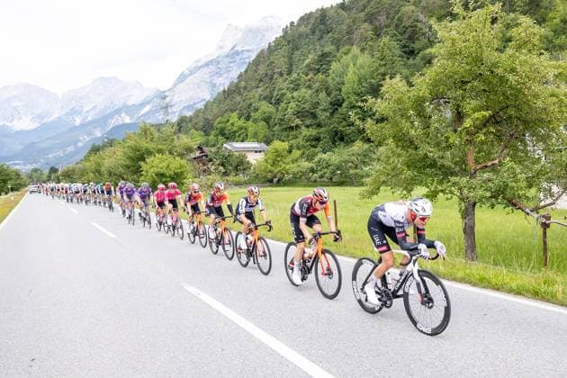 12.07.2025, Kühtai, AUT, Tour of Austria 2025, Etappe 4 von Innsbruck nach Kühtai (117,1 km), im Bild Peleton, Julius Johansen (DEN, UAE TEAM EMIRATES XRG) bei Pettnau Peleton, Julius Johansen (DEN, UAE TEAM EMIRATES XRG) bei Pettnau during the stage 4 from Innsbruck to Kühtai (117,1 km) of the Tour of Austria. Kühtai, Austria on 2025 07 12. Expa Kühtai