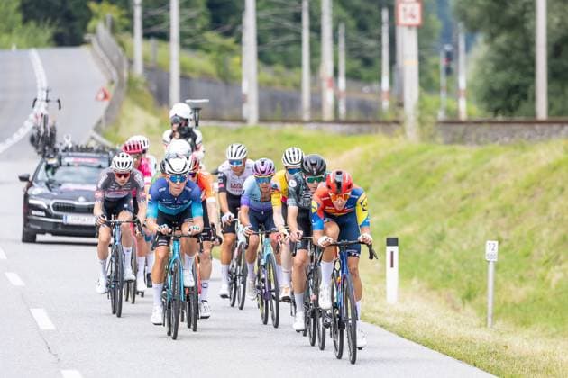 12.07.2025, Kühtai, AUT, Tour of Austria 2025, Etappe 4 von Innsbruck nach Kühtai (117,1 km), im Bild Feld bei Unterperfuss Feld bei Unterperfuss during the stage 4 from Innsbruck to Kühtai (117,1 km) of the Tour of Austria. Kühtai, Austria on 2025 07 12. Expa Kühtai