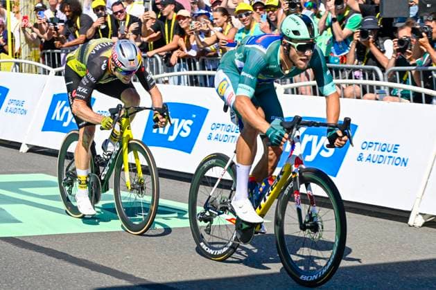 Tour de France 2025 Stage 8 LAVAL ESPACE MAYENNE, FRANCE - JULY 12 : Milan Jonathan (BEL) of Lidl - Trek, Van Aert Wout (BEL) of Team Visma - Lease a Bike at the finish line during stage 8 of the 112th edition of Tour de France an UCI World Tour 2.UWT cycling road race stage for Men Elite of 174 km with start in Saint-Meen-le-Grand and finish in Laval Espace Mayenne on July 12, 2025 in Laval Espace Mayenne, France, 12 07 2025 ( Motordriver Kenny Verfaillie - Laval Espace Mayenne France  Copyright: xJanxDexMeuleneirx
