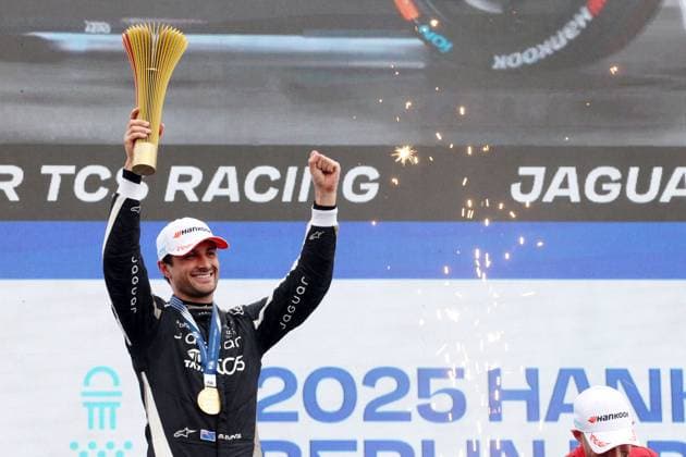 Mitch Evans (NZL) Jaguar Sieger Rennen 1, FIA Formel E Weltmeisterschaft Saison 11, Berlin E- Prix, Tempelhof, Berlin, Deutschland, 12.07.2025, *** Mitch Evans NZL Jaguar Winner Race 1, FIA Formula E World Championship Season 11, Berlin E Prix, Tempelhof, Berlin, Germany, 12 07 2025,