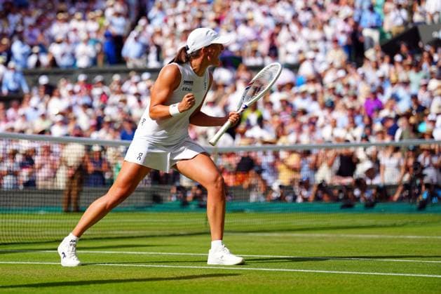 Iga Swiatek celebrates after victory in the Ladies Singles Final Wimbledon Tennis Championships, Day 13, The All England Lawn Tennis and Croquet Club, London, UK - 12 Jul 2025London The All England Lawn Tennis and United Kingdom  Copyright: xJavierxGarcia Shutterstockx 15392293bs