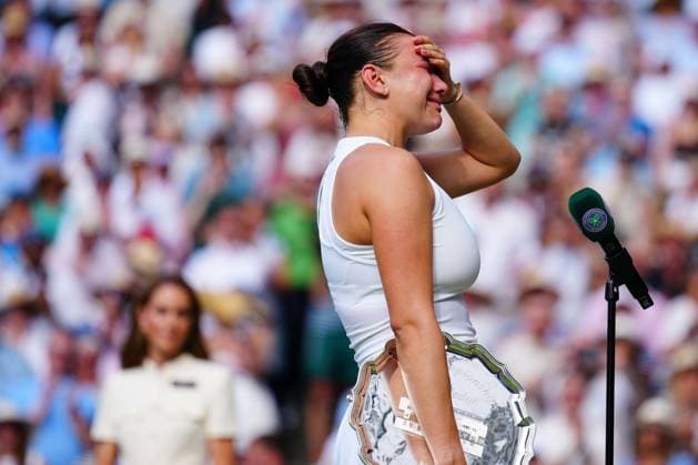 Amanda Anisimova after defeat in the Ladies Singles Final, watched by Catherine Duchess of Cambridge Wimbledon Tennis Championships, Day 13, The All England Lawn Tennis and Croquet Club, London, UK - 12 Jul 2025London The All England Lawn Tennis and United Kingdom  Copyright: xJavierxGarcia Shutterstockx 15392293di