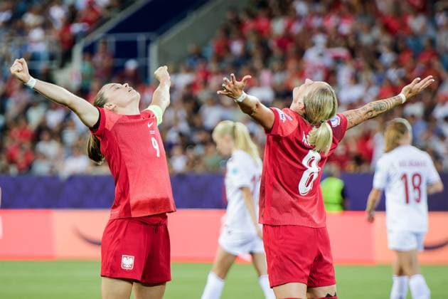 Lucerne, Switzerland, July 12th 2025: Ewa Pajor (9 Poland) celebrates her goal with Ewelina Kamczyk (8 Poland) during the UEFA Womens EURO 2025 Group C match between Poland and Denmark at Allmend Stadion Luzern in Lucerne, Switzerland. (Pedro Porru SheKicks SPP)  Copyright: xPedroxPorrux xSheKicksx xSPPx spp-en-PePoSh-4F8A4252_DxO
