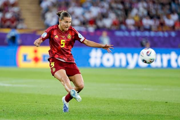Carlotta Wamser (Deutschland, 05) mit einem Pass , UEFA Womens EURO 2025, Frauen EM, (Gruppe C), Schweden vs. Deutschland, 12.07.2025, Stadion Letzigrund, Zürich, Schweiz Zürich Stadion Letzigrund Kanton Zürich Schweiz Copyright: xGrantxHubbsx