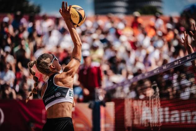 Beachvolleyball Frauen Allianz German Beach Tour 2025 Tourstop München 12.07.2025 Paula Schürholz beim Angriff München Zentraler Hochschulsport Münche Bayern Deutschland
