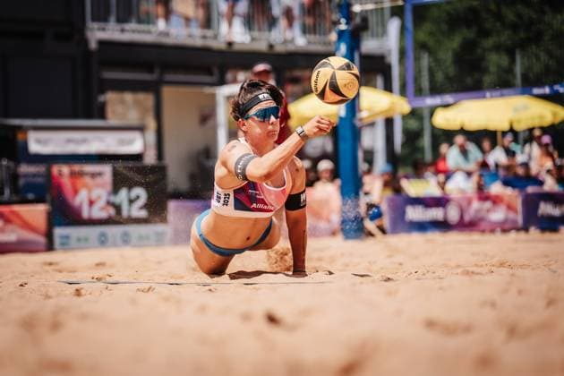 Beachvolleyball Frauen Allianz German Beach Tour 2025 Tourstop München 12.07.2025 Anna-Lena Grüne springt zum Ball München Zentraler Hochschulsport Münche Bayern Deutschland