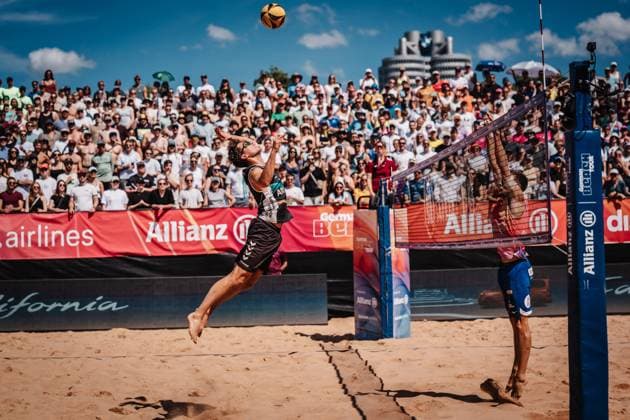 Beachvolleyball Männer Allianz German Beach Tour 2025 Tourstop München 12.07.2025 Lui Wüst beim Angriff München Zentraler Hochschulsport Münche Bayern Deutschland