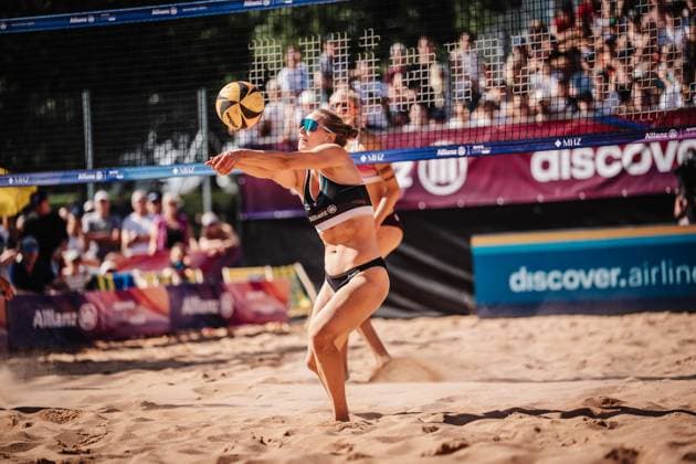 Beachvolleyball Frauen Allianz German Beach Tour 2025 Tourstop München 12.07.2025 Tabea Schwarz spielt den Ball München Zentraler Hochschulsport Münche Bayern Deutschland