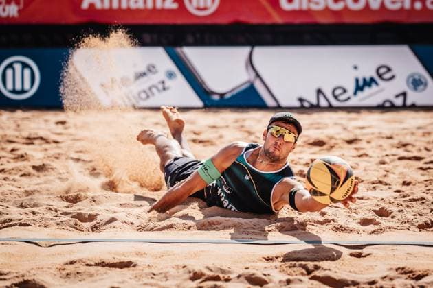 Beachvolleyball Männer Allianz German Beach Tour 2025 Tourstop München 12.07.2025 Kim Huber springt zum Ball München Zentraler Hochschulsport Münche Bayern Deutschland