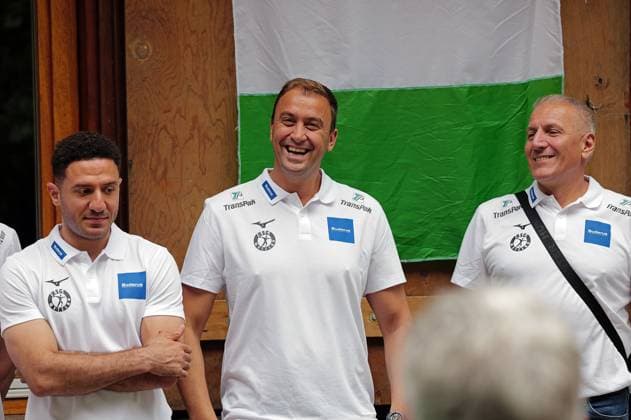 12.07.2025, xovx, Handball Bundesliga, HSG Wetzlar, Sommerfest HSG Wetzlar Fanclub Grün-Weiß Die Mannschaft der HSG Wetzlar präsentiert sich mit Team und Verantwortlichen zum Saisonstart in die Saison 2025 2026 beim Sommerfest des HSG Wetzlar Fanclub Grün-Weiß Schöffengrund-Schwalbach Grillhütte Hessen Deutschland (DE)
