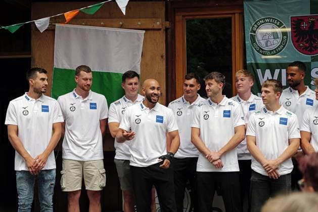 12.07.2025, xovx, Handball Bundesliga, HSG Wetzlar, Sommerfest HSG Wetzlar Fanclub Grün-Weiß Die Mannschaft der HSG Wetzlar präsentiert sich mit Team und Verantwortlichen zum Saisonstart in die Saison 2025 2026 beim Sommerfest des HSG Wetzlar Fanclub Grün-Weiß Schöffengrund-Schwalbach Grillhütte Hessen Deutschland (DE)