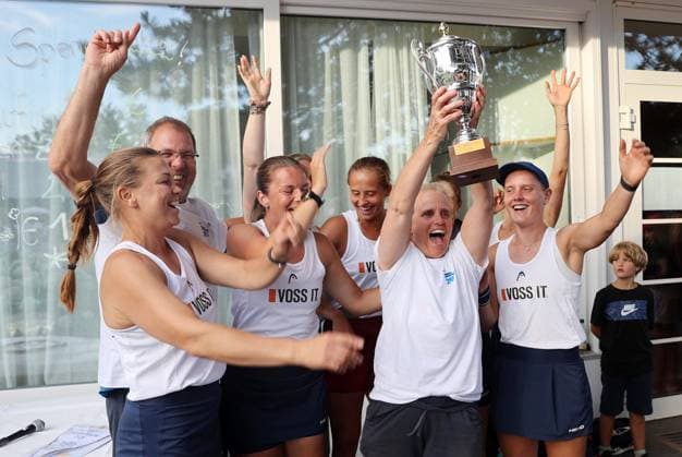 12.07.25 TEC Waldau - TK BW Aachen Deutschland, Stuttgart, 12.07.2025, Tennis, Damen Bundesliga, TEC Waldau - TK BW Aachen: Jubel TK BW Aachen Sieg Gewinn Deutsche Meisterschaft.