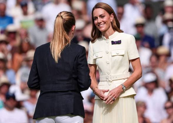 Wimbledon Feature, Catherine, Princess of Wales gratuliert Schiedsrichterin Miriam Bley nach dem Damen Endspiel, Final, Damen Einzel, Ladies Singles Tennis - Wimbledon 2025 - Grand Slam ITF ATP, Tennis Herren WTA, Tennis Damen - AELTC - London - - Great Britain - 12 July 2025. Wimbledon Feature, Catherine, Princess of Wales in the Royal Box Tennis - Wimbledon 2025 - Grand Slam ITF ATP WTA - AELTC - London - - Great Britain - 12 July 2025. Amanda Anisimova, Siegerehrung, Presentation Tennis - Wimbledon 2025 - Grand Slam ITF ATP WTA - AELTC - London - - Great Britain - 12 July 2025. Catherine, Princess of Wales gratuliert Schiedsrichterin Miriam Bley nach Endspiel, Final, Damen Einzel, Ladies Singles Tennis - Wimbledon 2025 - Grand Slam ITF ATP WTA - AELTC - London - - Great Britain - 12 July 2025. Copyright: xJuergenxHasenkopfx