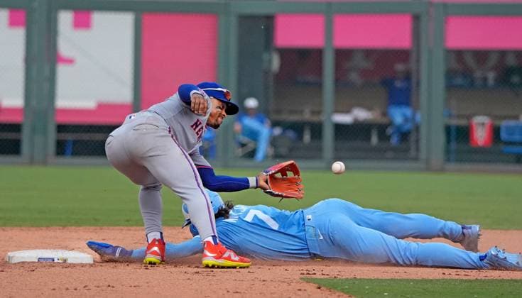 July 12, 2025: Kansas City Royals shortstop Bobby Witt Jr. (7) beats the throw to 2nd base against New York Mets shortstop Francisco Lindor (12), but the call was overturned as he briefly came off the base against the Mets at Kauffman Stadium Kansas City, Missouri. CSM. Kansas City United States - ZUMAc04_ 20250712_zma_c04_097 Copyright: xJonxRobichaudx