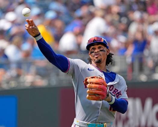 July 12, 2025: New York Mets shortstop Francisco Lindor (12) throws across the infield against the Royals at Kauffman Stadium Kansas City, Missouri. CSM. Kansas City United States - ZUMAc04_ 20250712_zma_c04_117 Copyright: xJonxRobichaudx