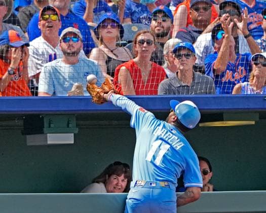 July 12, 2025: Kansas City Royals third base Maikel Garcia (11) extends over the dugout railing to try to make the play on a foul ball against the Mets at Kauffman Stadium Kansas City, Missouri. CSM. Kansas City United States - ZUMAc04_ 20250712_zma_c04_122 Copyright: xJonxRobichaudx