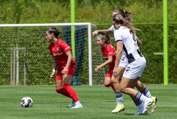 12.07.2025, xgrfx, Fussball Testspiel , FC Zürich Frauen - SC Freiburg Frauen v.l. Selina Vobian (SC Freiburg) (DFL DFB REGULATIONS PROHIBIT ANY USE OF PHOTOGRAPHS as IMAGE SEQUENCES and or QUASI-VIDEO) Zürich