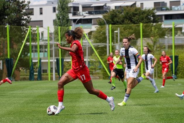 12.07.2025, xgrfx, Fussball Testspiel , FC Zürich Frauen - SC Freiburg Frauen v.l. Aurelie Csillag (SC Freiburg) (DFL DFB REGULATIONS PROHIBIT ANY USE OF PHOTOGRAPHS as IMAGE SEQUENCES and or QUASI-VIDEO) Zürich