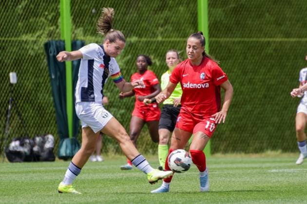 12.07.2025, xgrfx, Fussball Testspiel , FC Zürich Frauen - SC Freiburg Frauen v.l. Naomi Megroz (FC Zürich), Selina Vobian (SC Freiburg) (DFL DFB REGULATIONS PROHIBIT ANY USE OF PHOTOGRAPHS as IMAGE SEQUENCES and or QUASI-VIDEO) Zürich