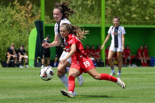 12.07.2025, xgrfx, Fussball Testspiel , FC Zürich Frauen - SC Freiburg Frauen v.l. Luana Bürge (FC Zürich), Nia Szenk (SC Freiburg) (DFL DFB REGULATIONS PROHIBIT ANY USE OF PHOTOGRAPHS as IMAGE SEQUENCES and or QUASI-VIDEO) Zürich