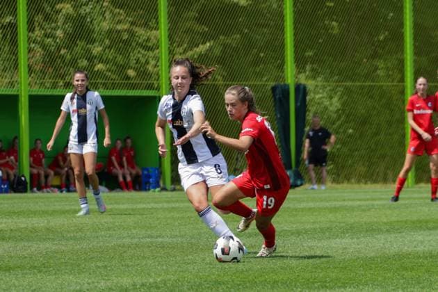 12.07.2025, xgrfx, Fussball Testspiel , FC Zürich Frauen - SC Freiburg Frauen v.l. Luana Bürge (FC Zürich), Nia Szenk (SC Freiburg) (DFL DFB REGULATIONS PROHIBIT ANY USE OF PHOTOGRAPHS as IMAGE SEQUENCES and or QUASI-VIDEO) Zürich