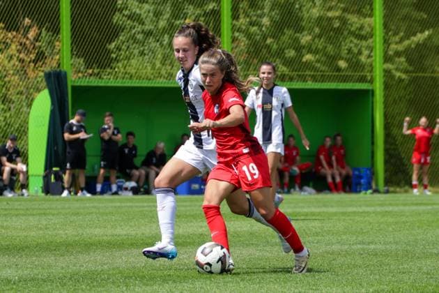 12.07.2025, xgrfx, Fussball Testspiel , FC Zürich Frauen - SC Freiburg Frauen v.l. Luana Bürge (FC Zürich), Nia Szenk (SC Freiburg) (DFL DFB REGULATIONS PROHIBIT ANY USE OF PHOTOGRAPHS as IMAGE SEQUENCES and or QUASI-VIDEO) Zürich