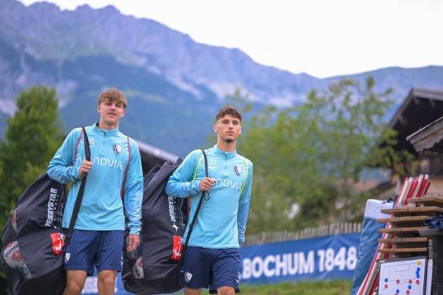 13.07.2025, Fussball, Saison 2025 2026, 2. Bundesliga, Vorbereitung, Sommertrainingslager des VfL Bochum in Scheffau am Wilden Kaiser, Tag 2, Kacper Koscierski (VfL Bochum 1848), Alessandro Crimaldi (VfL Bochum 1848) xRHR-FOTO YYx