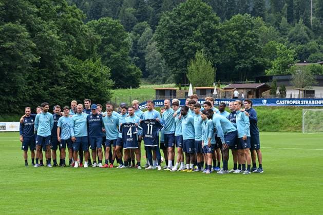 13.07.2025, Fussball, Saison 2025 2026, 2. Bundesliga, Vorbereitung, Sommertrainingslager des VfL Bochum in Scheffau am Wilden Kaiser, Tag 2, Mannschaftsfoto für Erhan Masovic (VfL Bochum 1848), Moritz-Broni Kwarteng (VfL Bochum 1848) xRHR-FOTO YYx