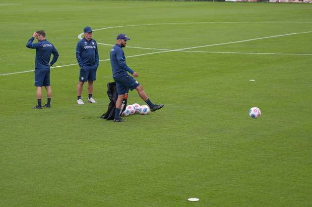 13.07.2025, Fussball, Saison 2025 2026, 2. Bundesliga, Vorbereitung, Sommertrainingslager des VfL Bochum in Scheffau am Wilden Kaiser, Tag 2, Trainer Dieter Hecking (VfL Bochum 1848), Co-Trainer Murat Ural (VfL Bochum 1848) xRHR-FOTO YYx
