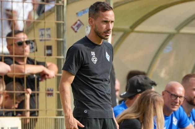 Fussball: Testspiel, VfR Mannheim - SV Waldhof Mannheim am 12.07.2025 in Mannheim (Rhein-Neckar-Stadion), Deutschland, Saison 2025 2026: Im Fokus Dominik Glawogger (Cheftrainer SVWM). Mannheim Rhein-Neckar-Stadion Deutschland Copyright: xChristophxKinzingerx