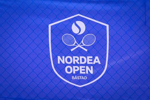 250720 The logo of Nordea Open during the qualifier tennis match at Nordea Open on July 20, 2025 in Bastad. Photo: Mathilda Schuler BILDBYRAN kod MA MA0845 tennis ATP, Tennis Herren 250 nordea open bbeng kval logga logotyp genre Copyright: MATHILDAxSCHULER BB250720MA008