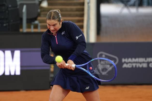 GER, Hamburg, xFSx, ATP250 Frauen-Tennistunier MSC Hamburg Ladies Open 2025, 13.07.2025 Valentina Steiner (GER) vs Renata Jamrichova (SVK) v.l., Valentina Steiner (GER) spielt eine Rueckhand Copyright: HMBxMedia FernandoxSoares