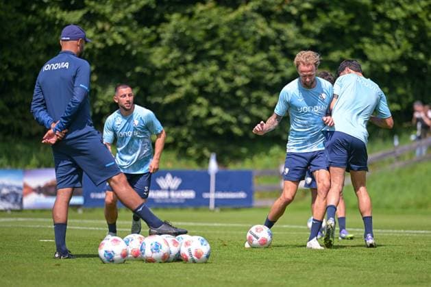 13.07.2025, Fussball, Saison 2025 2026, 2. Bundesliga, Vorbereitung, Sommertrainingslager des VfL Bochum in Scheffau am Wilden Kaiser, Tag 2, Maximilian Wittek (VfL Bochum 1848), Kevin Vogt (VfL Bochum 1848), xRHR-FOTO YYx