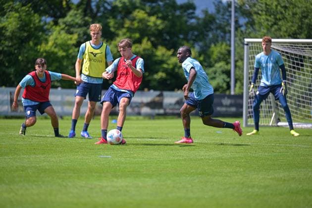 13.07.2025, Fussball, Saison 2025 2026, 2. Bundesliga, Vorbereitung, Sommertrainingslager des VfL Bochum in Scheffau am Wilden Kaiser, Tag 2, Kacper Koscierski (VfL Bochum 1848), Owono-Darnell Keumo (VfL Bochum 1848) xRHR-FOTO YYx